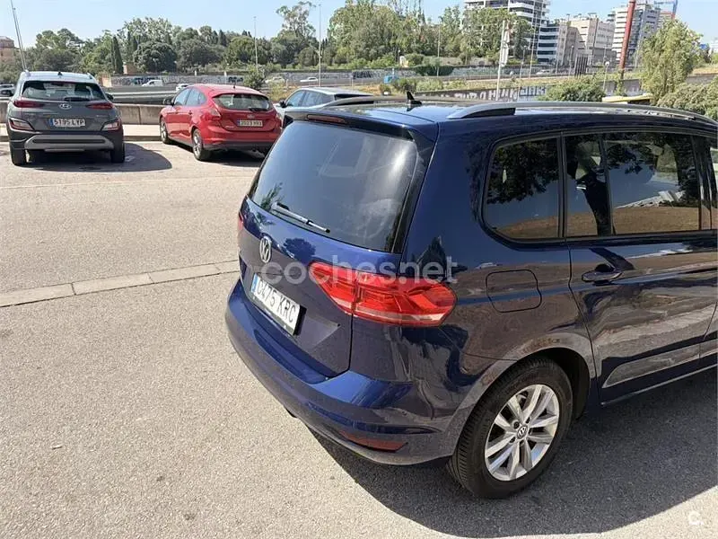 Usado VW Touran Edition 115 CV (84 kW) 2018 Azul Monovolumen
