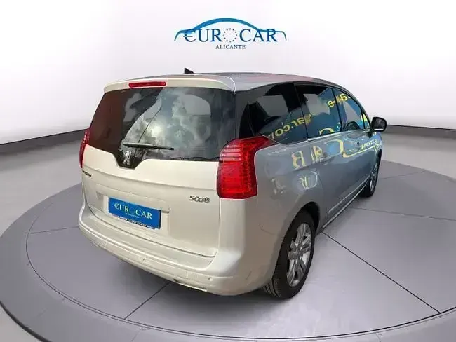 Usado Peugeot 5008 Premium 111 CV (81 kW) 2010 Gris Monovolumen
