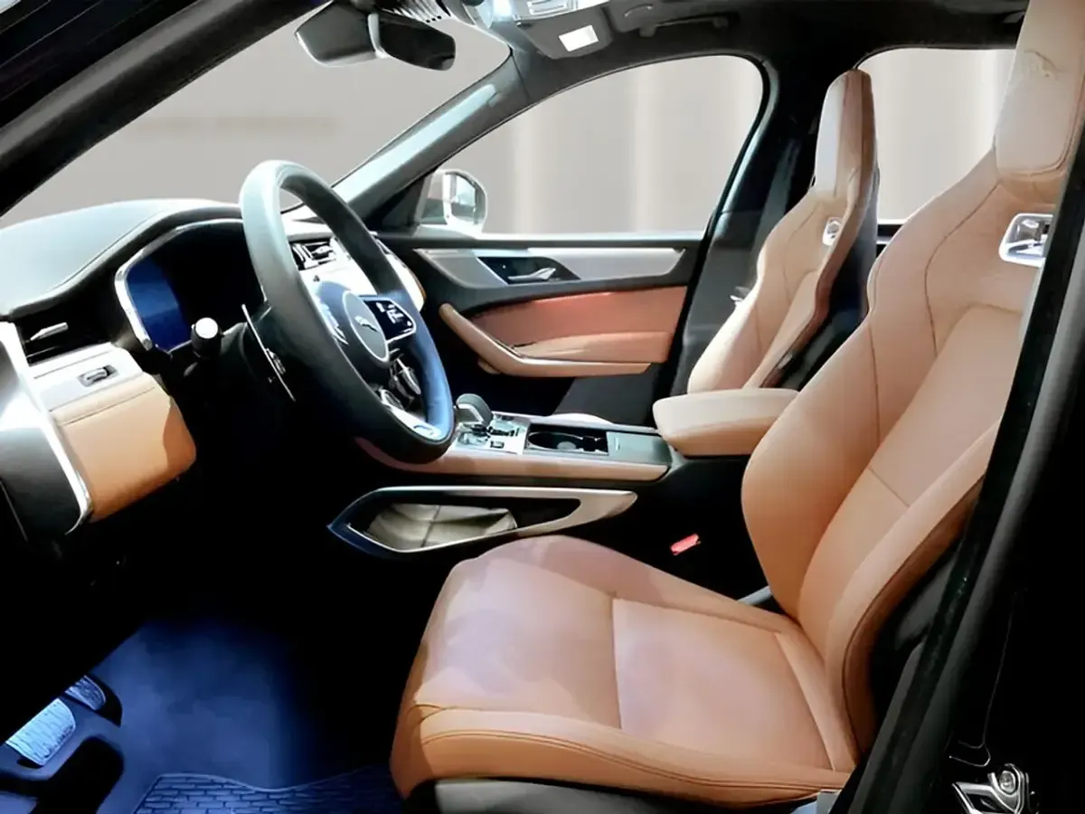 Usado Jaguar F-Pace R-Dynamic 207 CV (152 kW) 2024 Negro SUV