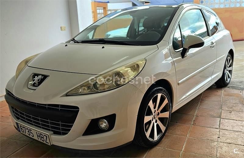 Blanco Usado 2011 Peugeot 207 GTi Berlina | 5000 € - Imagen 1/4