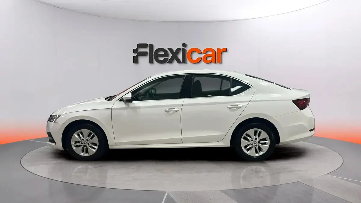 Usado Skoda Octavia Selection 116 CV (85 kW) 2022 Blanco Berlina