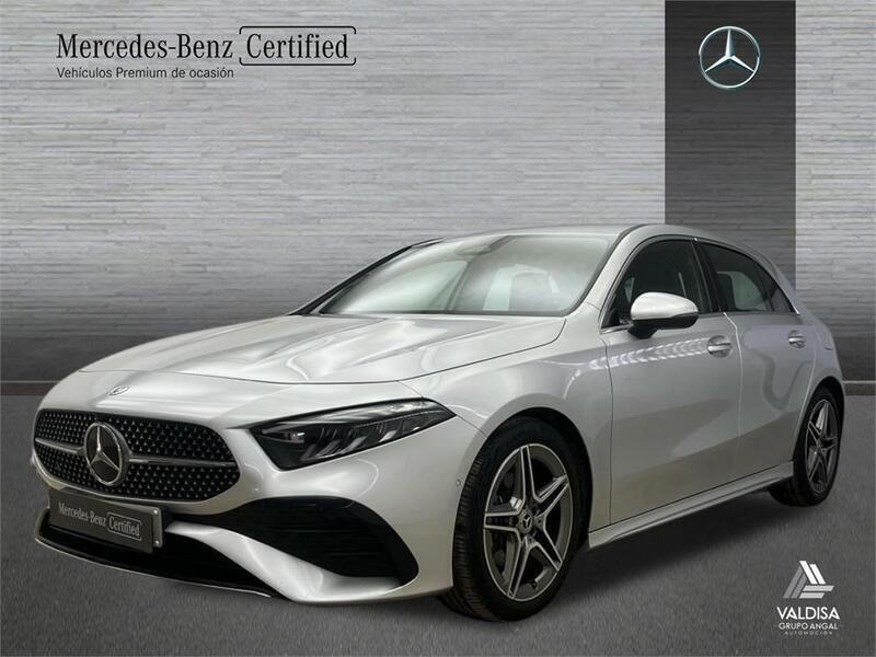 Plateado Usado 2023 Mercedes A200 AMG line Berlina | 35.800 € (Precio justo) - Imagen 1/4