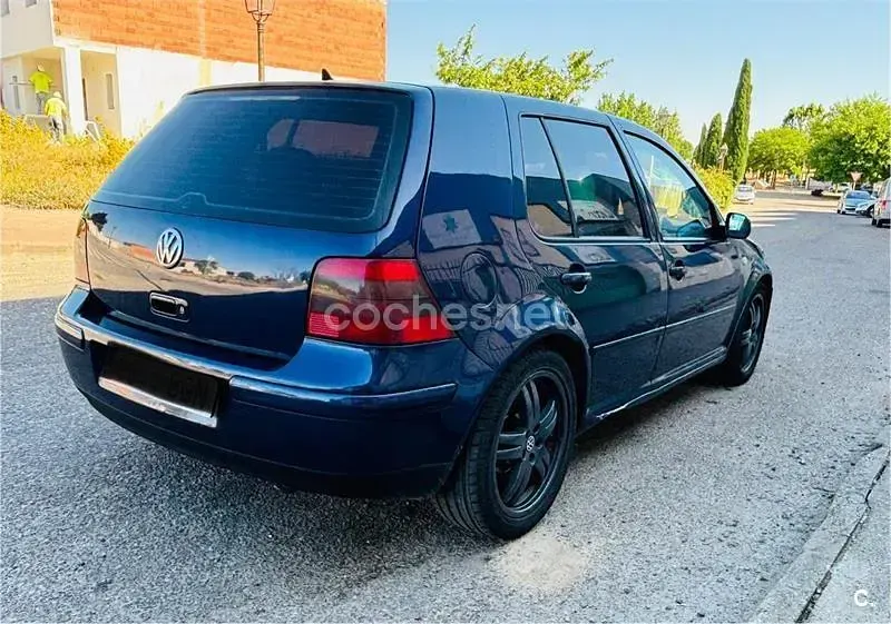 Usado VW Golf IV 110 CV (80 kW) 2001 Azul Berlina