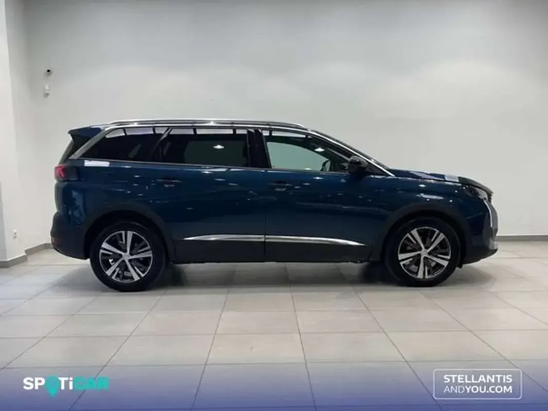 Usado Peugeot 5008 Allure 131 CV (96 kW) 2024 Azul SUV