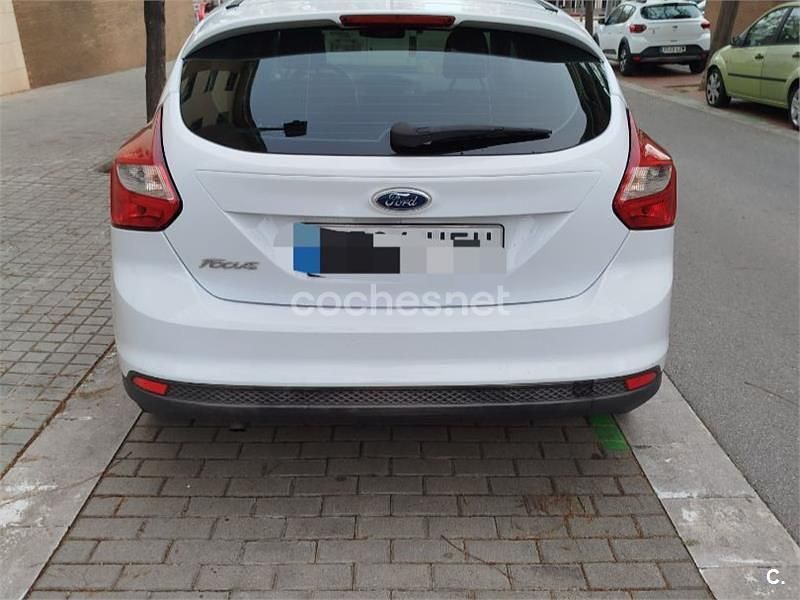 Usado Ford Focus Trend 125 CV (91 kW) 2012 Blanco Berlina