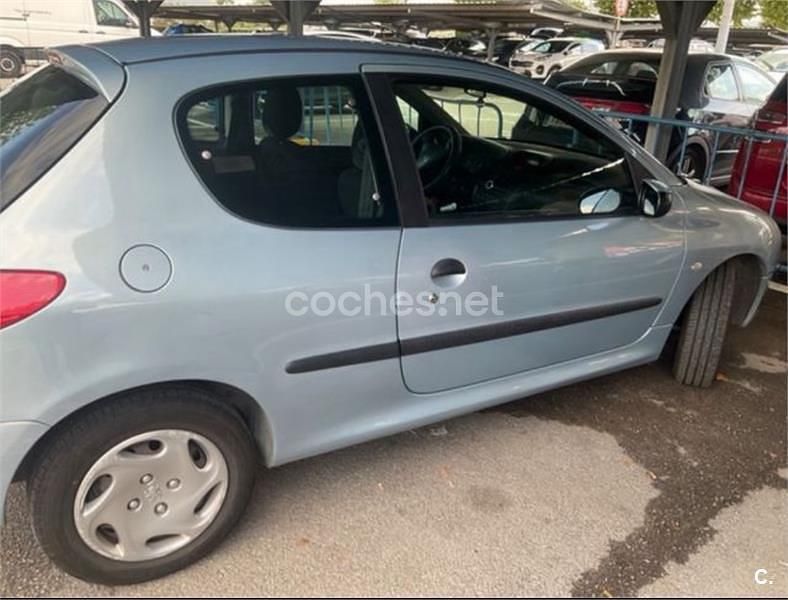 Gris / plata Usado 2002 Peugeot 206 Berlina | 1800 € (Buen precio) - Imagen 1/4