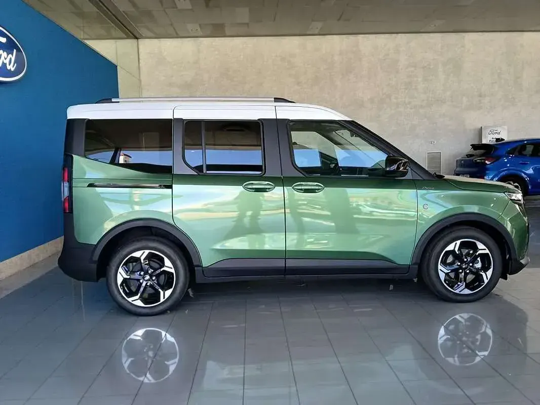 Nuevo Ford Tourneo Courier Active 125 CV (91 kW) 2026 Verde Monovolumen