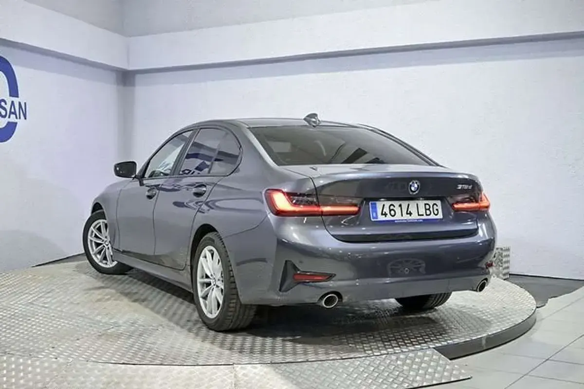 Usado BMW 318 Comfort Edition 150 CV (110 kW) 2019 Gris Berlina