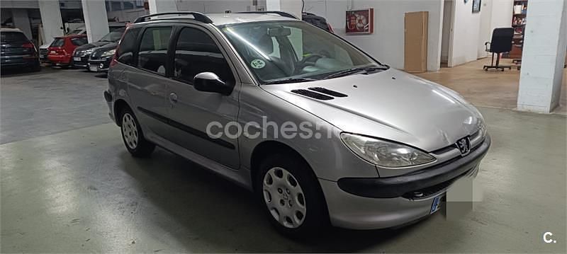 Usado Peugeot 206 75 CV (55 kW) 2004 Gris / plata Familiar