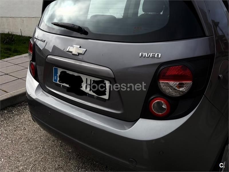 Usado Chevrolet Aveo LT 100 CV (73 kW) 2011 Gris / plata Berlina