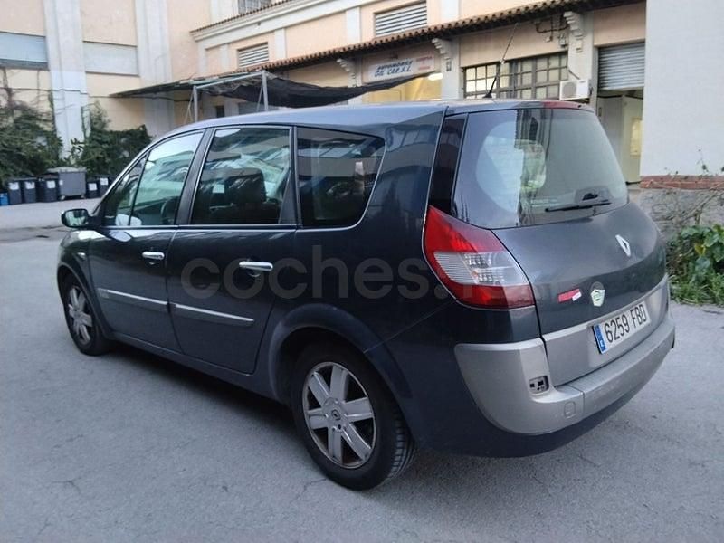 Usado Renault Grand Scénic II Dynamique 105 CV (77 kW) 2007 Negro Monovolumen