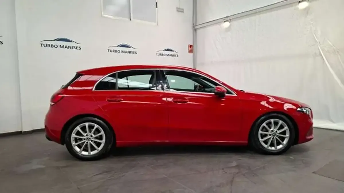 Usado Mercedes A180 109 CV (80 kW) 2019 Rojo Utilitario