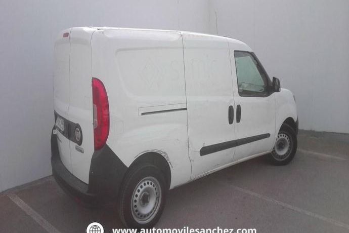 Usado Fiat Doblò 95 CV (69 kW) 2019 Blanco Monovolumen