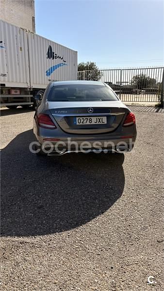 Usado Mercedes E220 194 CV (142 kW) 2017 Gris / plata Berlina