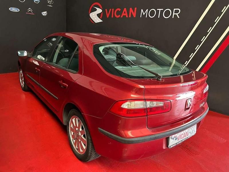 Usado Renault Laguna II Dynamique 120 CV (88 kW) 2004 Granate Berlina