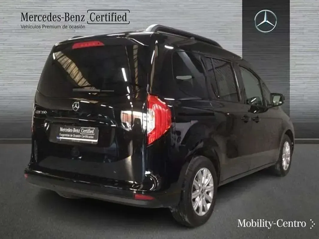 Usado Mercedes EQT200 2025 Negro Monovolumen