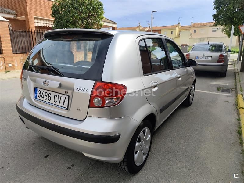 Usado Hyundai Getz 82 CV (60 kW) 2004 Gris / plata Utilitario
