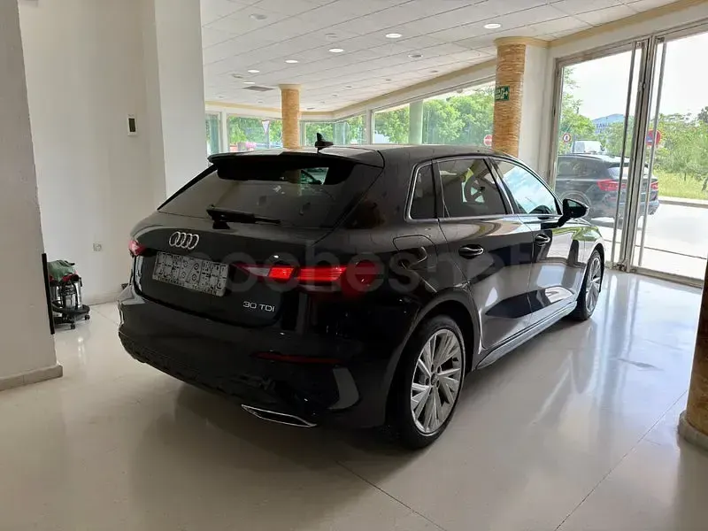Begagnad Audi A3 S-Line 150 HK (110 kW) 2021 Svart Sedan