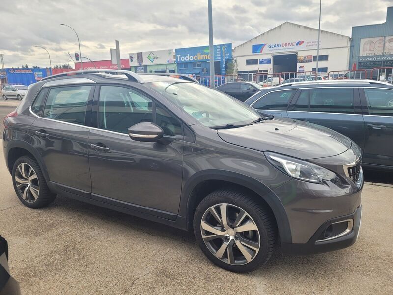 Usado Peugeot 2008 Allure 110 CV (80 kW) 2018 Gris SUV