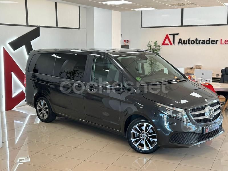 Gris / plata Usado 2021 Mercedes V220 Monovolumen | 45.999 € (Super precio) - Imagen 1/4