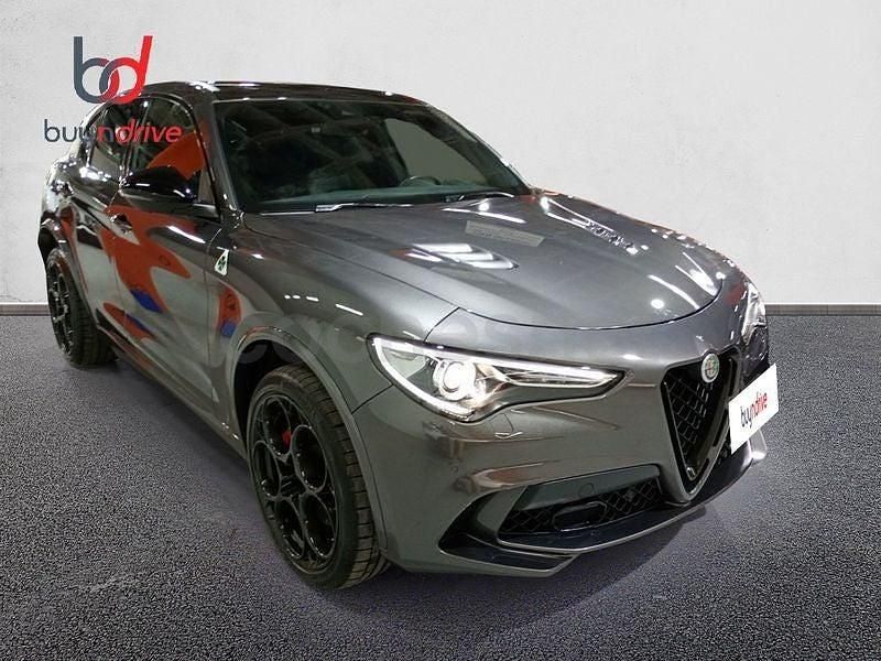 Usado Alfa Romeo Stelvio Quadrifoglio 510 CV (375 kW) 2022 Gris / plata SUV