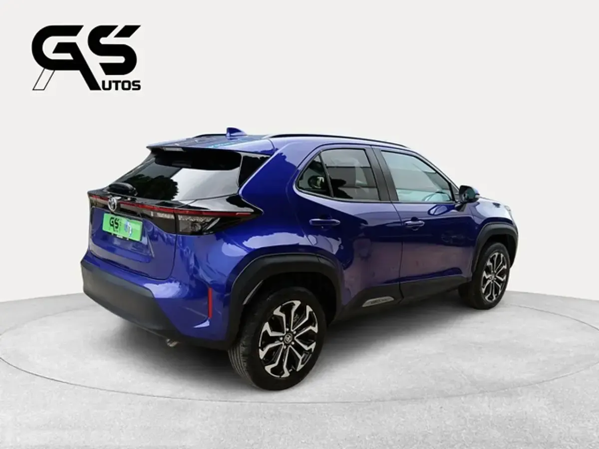 Usado Toyota Yaris Active 116 CV (85 kW) 2024 Azul Utilitario