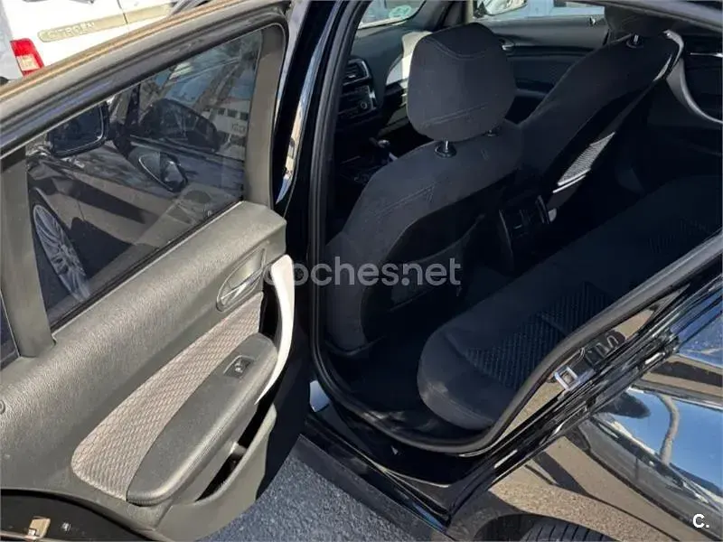 Usado BMW 118 Comfort Edition 150 CV (110 kW) 2017 Negro Berlina