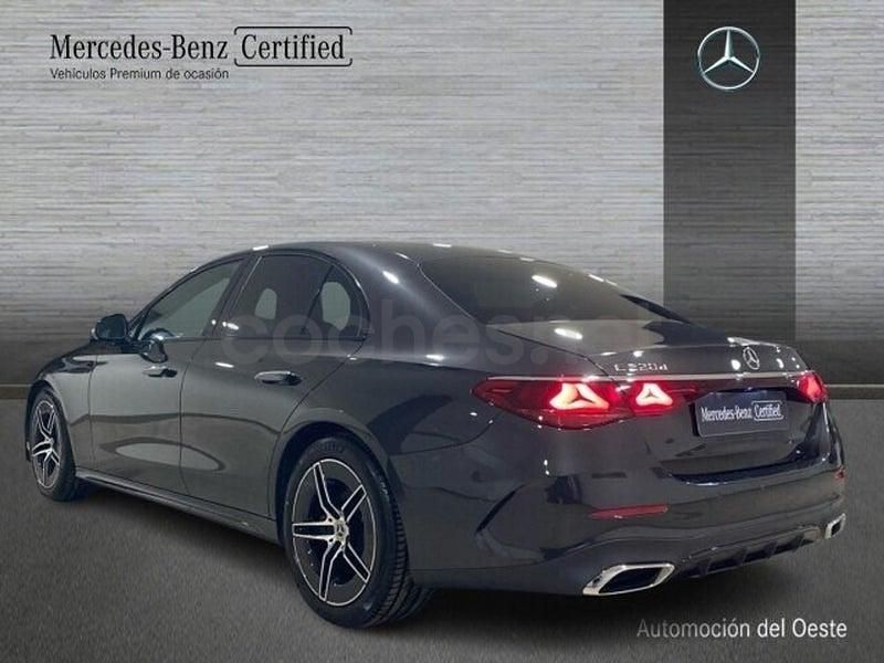 Usado Mercedes E220 197 CV (144 kW) 2025 Gris / plata Berlina