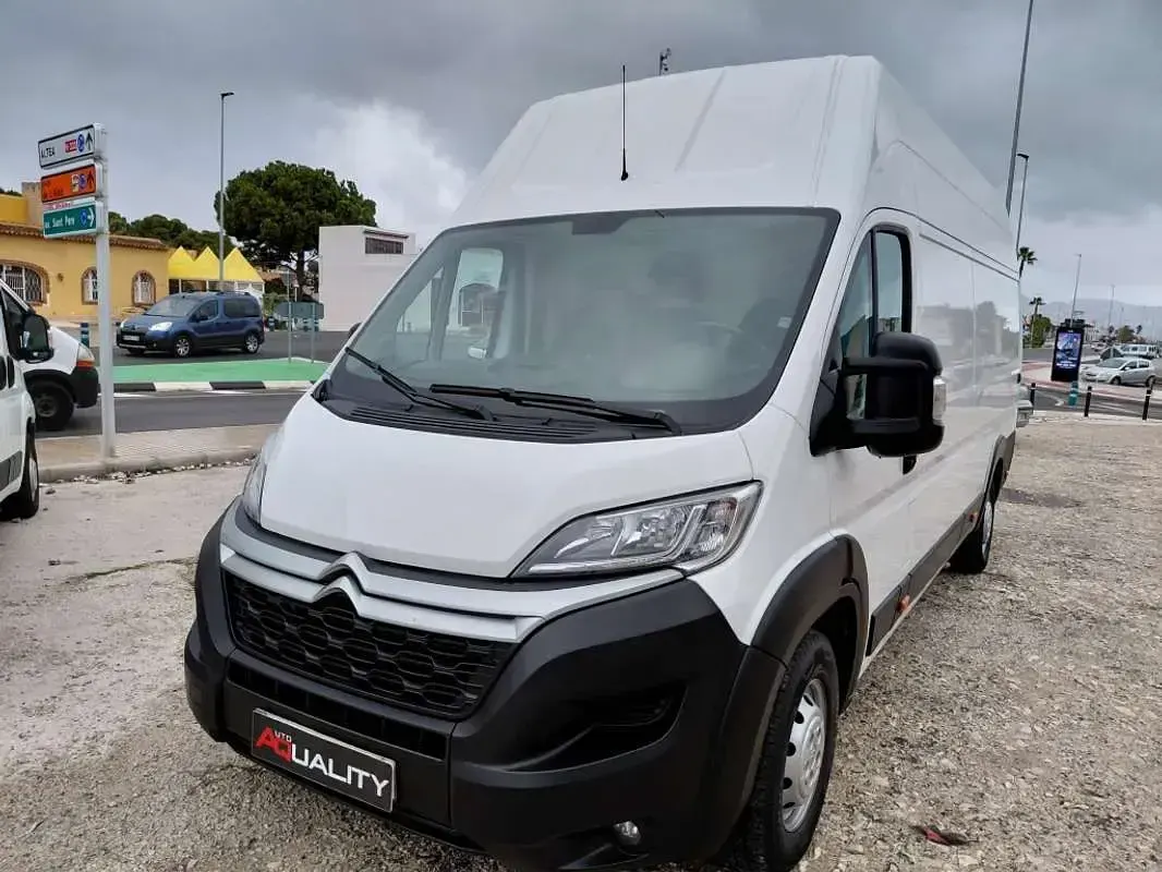 Usado Citroën Jumper 140 CV (102 kW) 2021 Blanco Monovolumen
