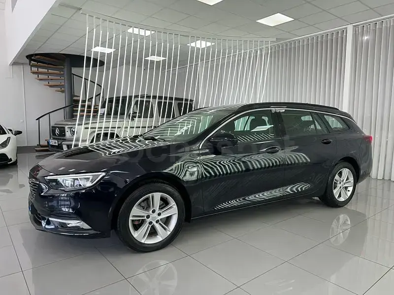 Usado Opel Insignia Selective 136 CV (100 kW) 2019 Azul Familiar