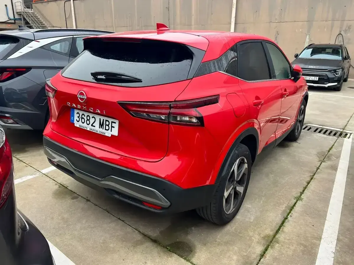Usado Nissan Qashqai N-Connecta 158 CV (116 kW) 2022 Rojo SUV