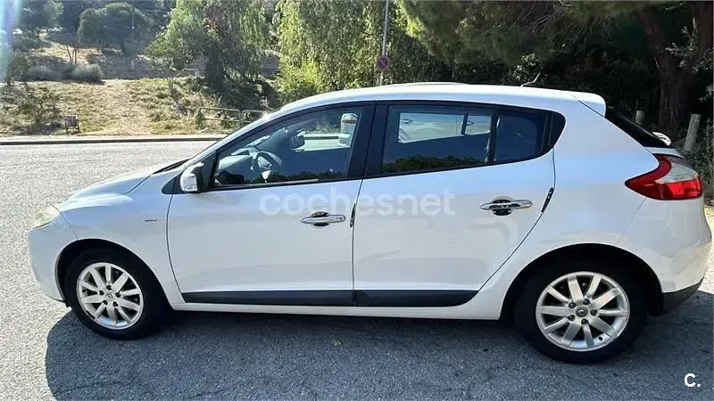 Usado Renault Mégane Dynamique 110 CV (80 kW) 2010 Blanco Berlina