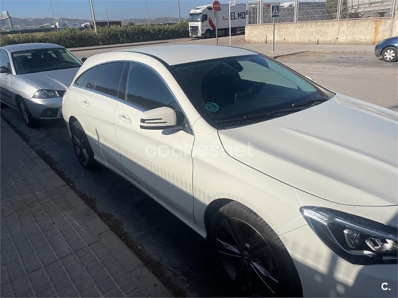 Usado Mercedes CLA200 Shooting Brake 136 CV (100 kW) 2018 Blanco Familiar