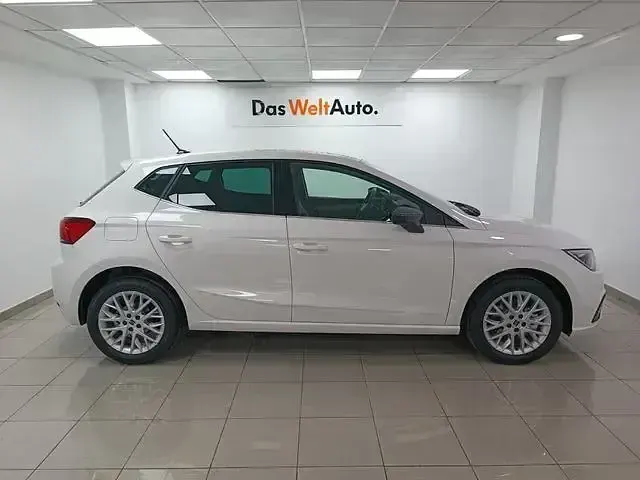 Usado Seat Ibiza 116 CV (85 kW) 2025 Blanco Utilitario