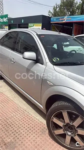 Usado Ford Mondeo Trend 130 CV (95 kW) 2007 Gris / plata Berlina