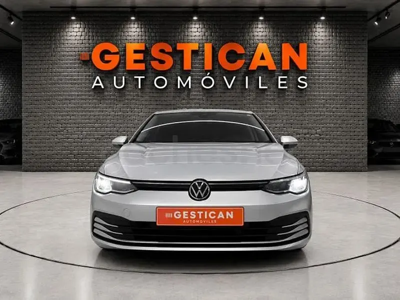 Usado VW Golf VIII Life 110 CV (80 kW) 2021 Gris / plata Berlina