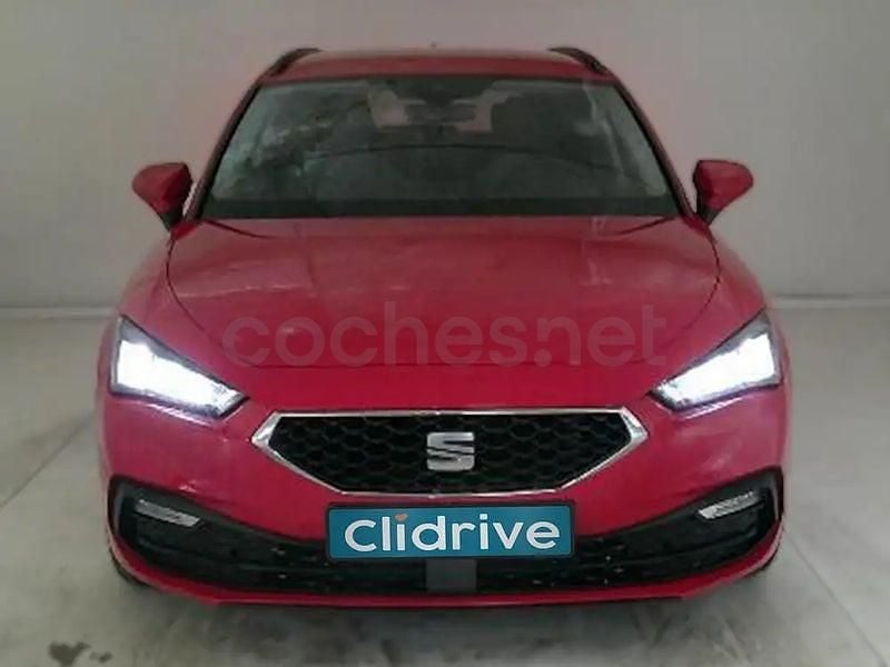 Usado Seat Leon Style 150 CV (110 kW) 2020 Rojo Familiar