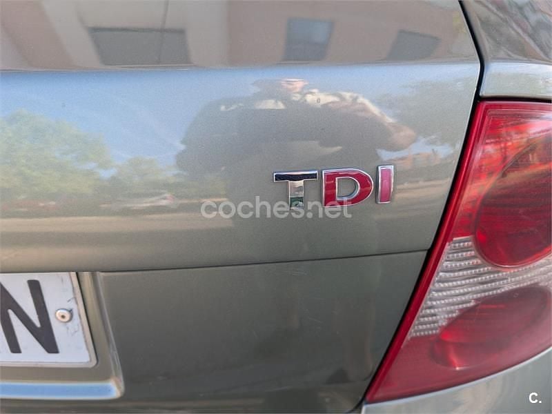 Usado VW Passat Trendline 130 CV (95 kW) 2002 Verde Berlina