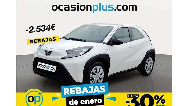 Usado Toyota Aygo Play 72 CV (52 kW) 2023 Blanco Utilitario