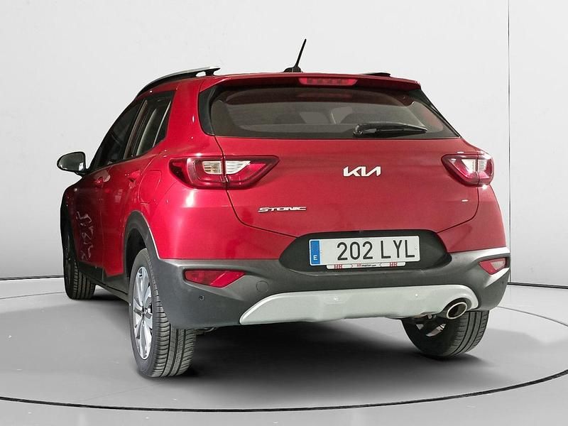 Usado Kia Stonic 101 CV (74 kW) 2022 Rojo SUV