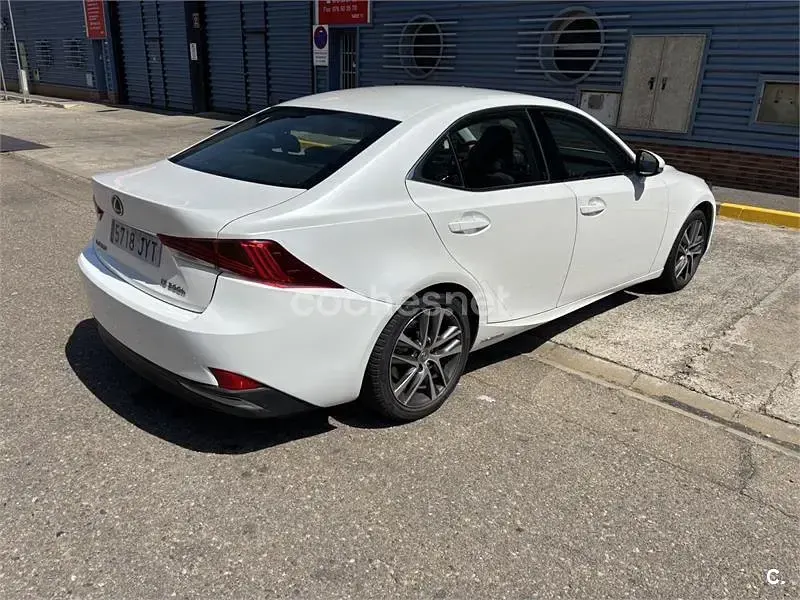 Usado Lexus IS300h Executive Line 223 CV (164 kW) 2017 Blanco Berlina