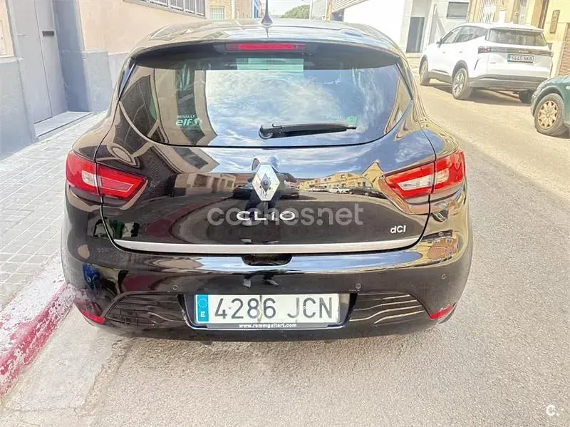 Usado Renault Clio IV 90 CV (66 kW) 2015 Negro Berlina