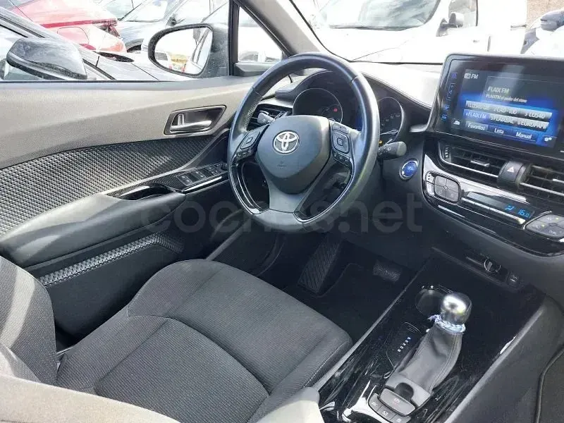 Usado Toyota C-HR Advance 122 CV (89 kW) 2019 Gris / plata SUV