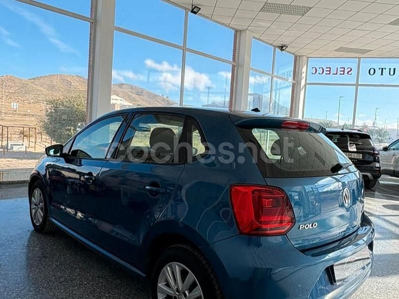 Usado VW Polo Cross 90 CV (66 kW) 2016 Azul Utilitario