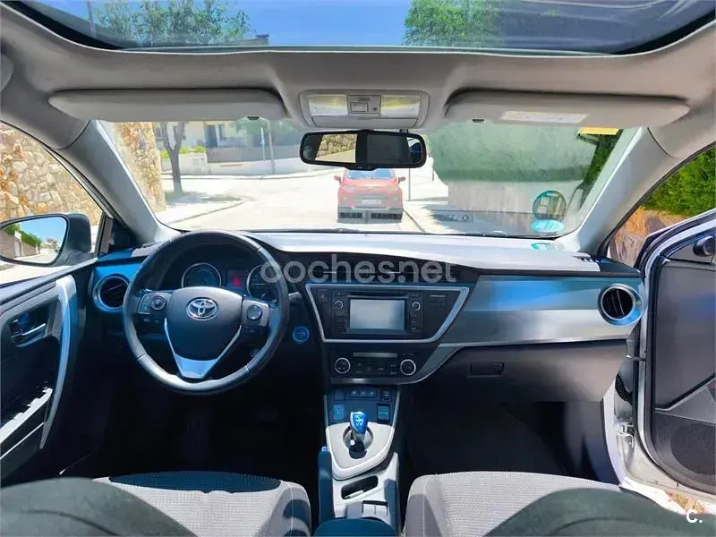 Usado Toyota Auris Hybrid Active 136 CV (100 kW) 2014 Blanco Familiar