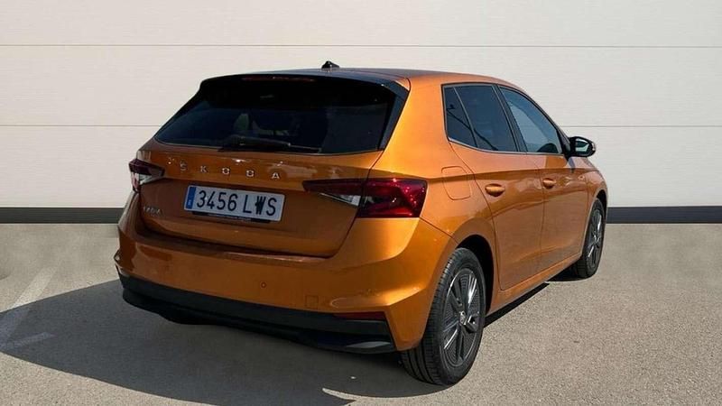 Usado Skoda Fabia Ambition 110 CV (80 kW) 2022 Naranja Utilitario