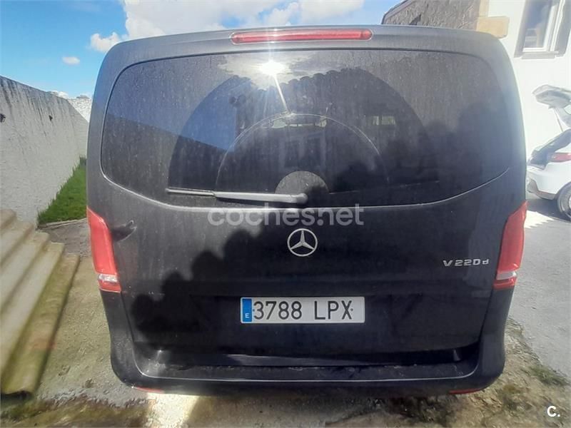 Usado Mercedes V220 163 CV (119 kW) 2021 Negro Monovolumen