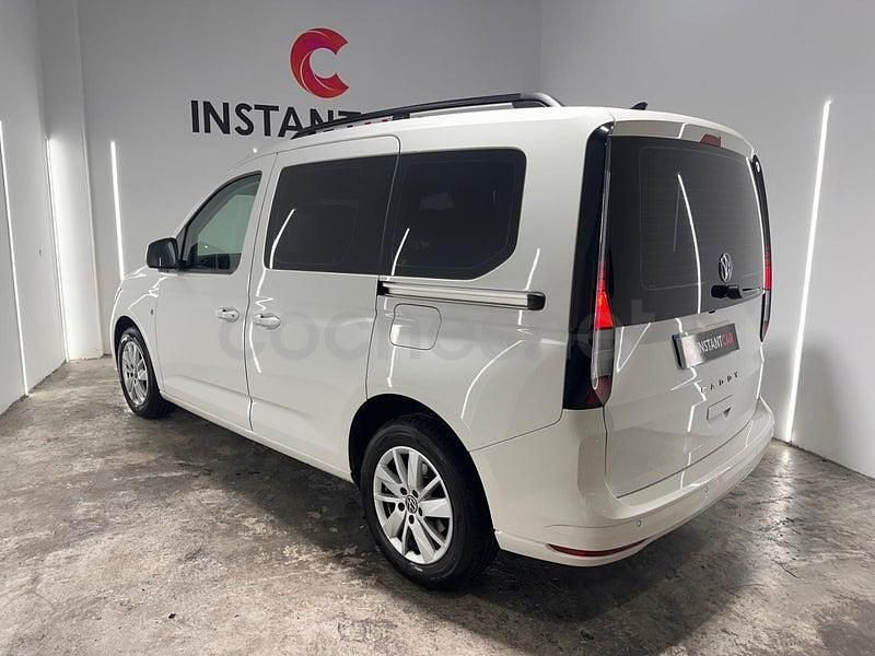 Usado VW Caddy Maxi 114 CV (83 kW) 2024 Blanco Monovolumen