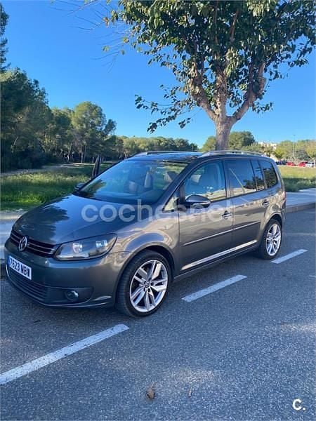 Usado VW Touran Advance 140 CV (102 kW) 2014 Gris / plata Monovolumen