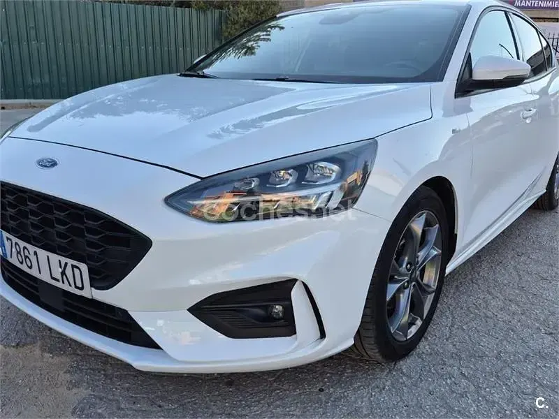 Usado Ford Focus ST-Line 125 CV (91 kW) 2020 Blanco Berlina
